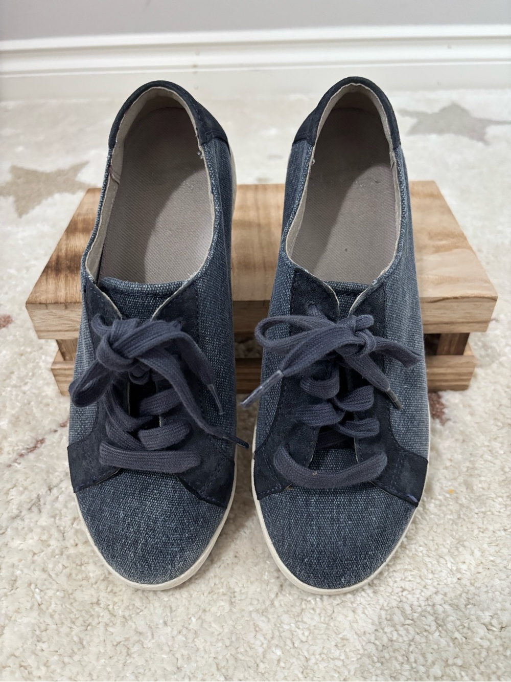 Dansko Blue Denim Suede Lace Up Comfort Sneakers Women’s 36 EU 5.5-6 US